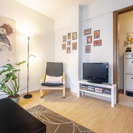 Flat With Balcony Near Bull Statue In Kadikoy Istambul Exterior foto
