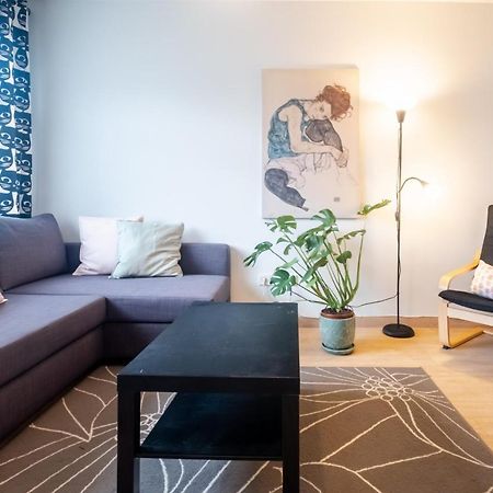 Flat With Balcony Near Bull Statue In Kadikoy Istambul Exterior foto