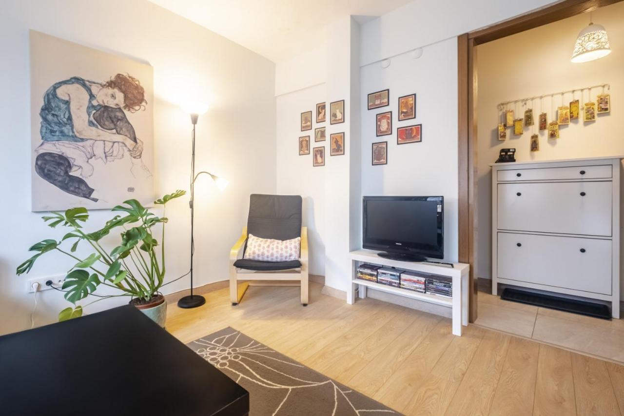 Flat With Balcony Near Bull Statue In Kadikoy Istambul Exterior foto