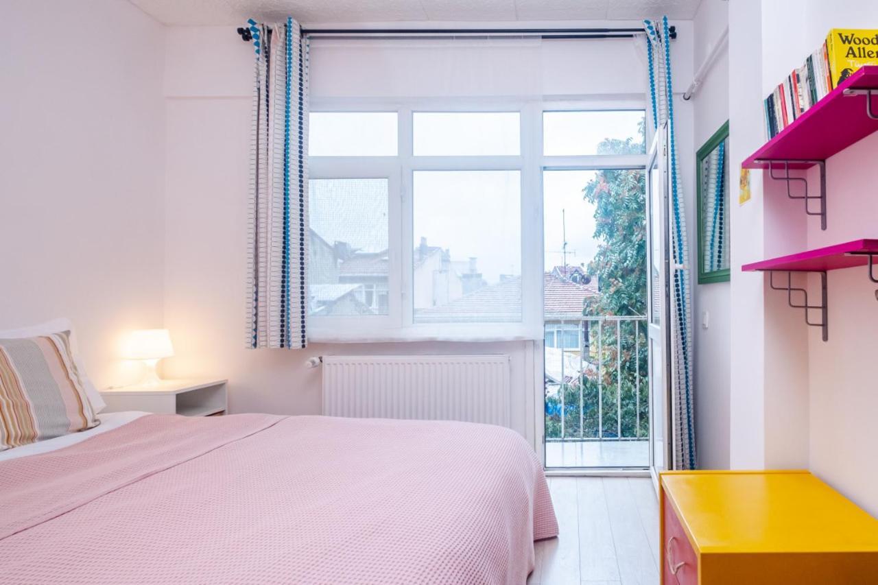 Flat With Balcony Near Bull Statue In Kadikoy Istambul Exterior foto