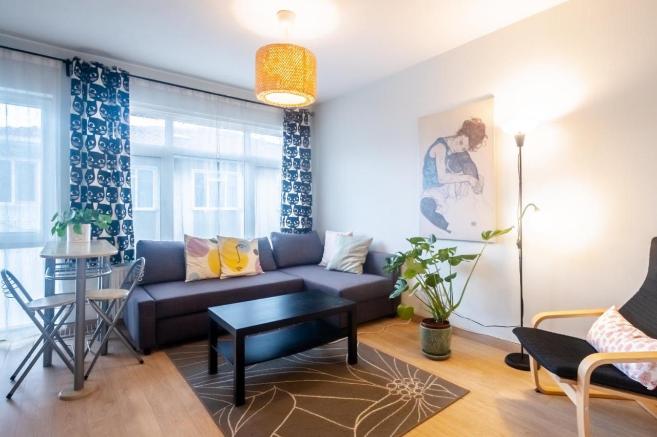 Flat With Balcony Near Bull Statue In Kadikoy Istambul Exterior foto