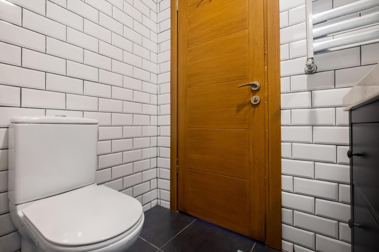 Flat With Balcony Near Bull Statue In Kadikoy Istambul Exterior foto
